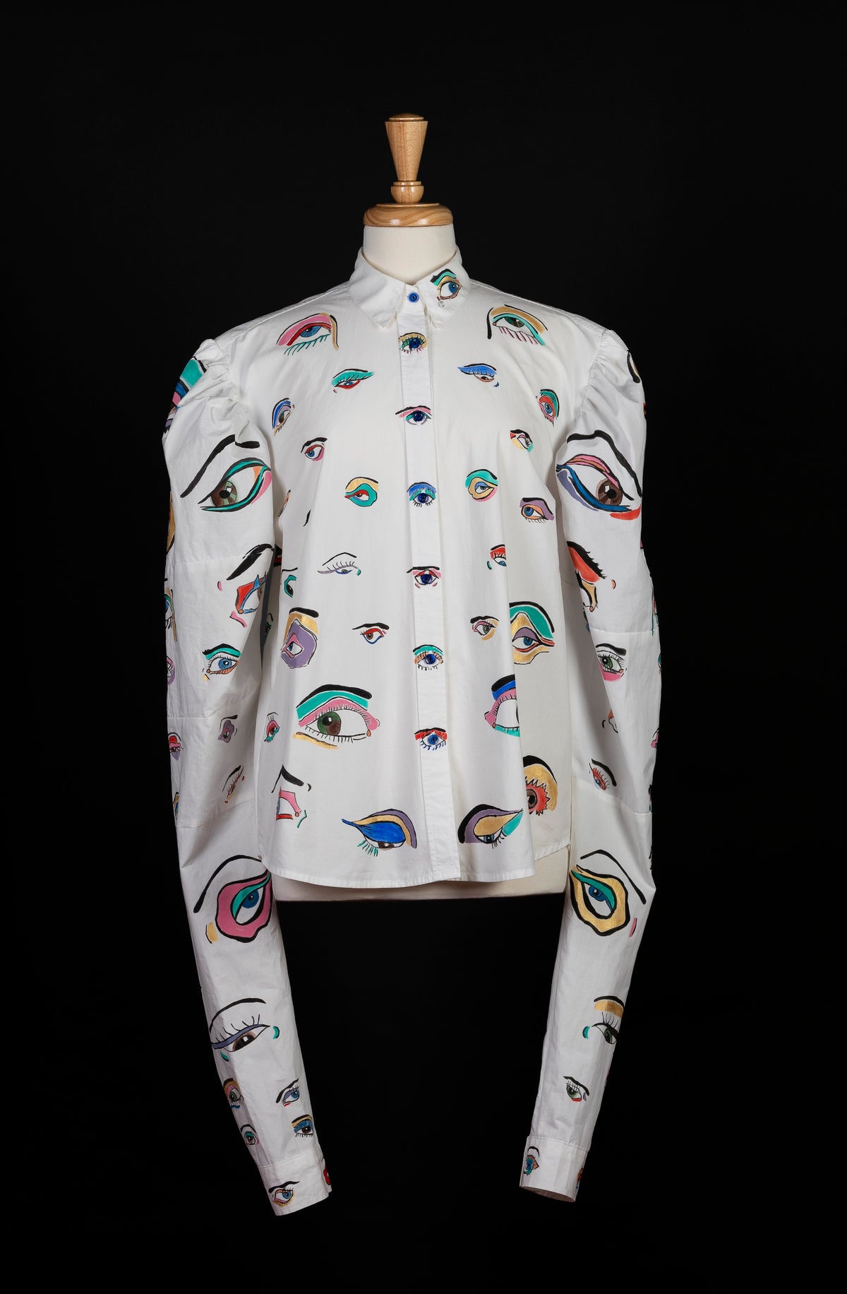 Amelia Dowling | All eyes (the object becomes the observer)