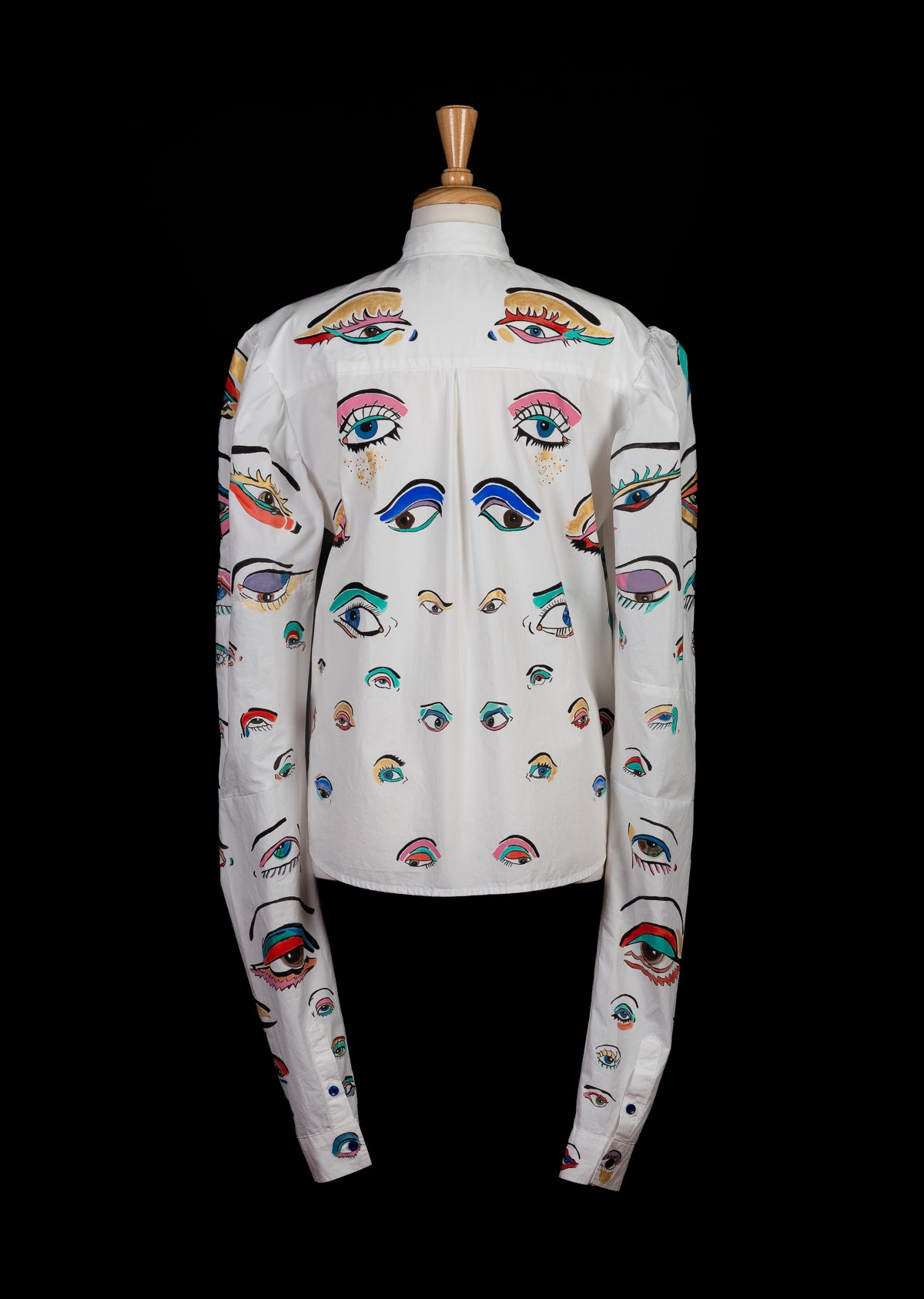 Amelia Dowling | All eyes (the object becomes the observer)